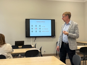 b6501b76-5523-425e-a868-ea055a4c42f3