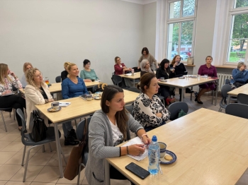 e0f92af6-9e07-45d0-81db-dffb61545350