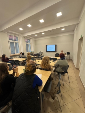 e2519e92-362d-4496-aab9-8a7c06f5b40b