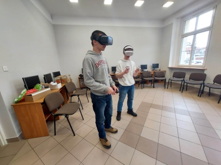 Wirtualna rzeczywistość (VR)  w praktyce szkolnej