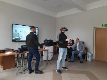„Wirtualna rzeczywistość (VR) w praktyce szkolnej”. 